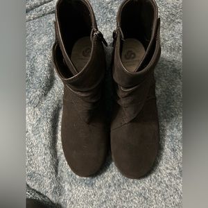 Black cloud steppers by Clark size 8.5  Slouchy ankle boot